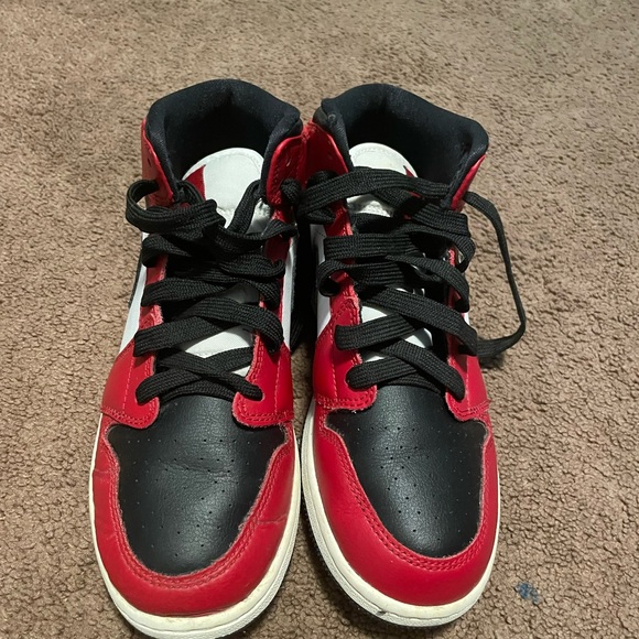 Jordan 1s Chicago mid color red and white size 6 - Picture 4 of 10
